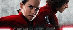 Rey aparece com sabre duplo e vermelho