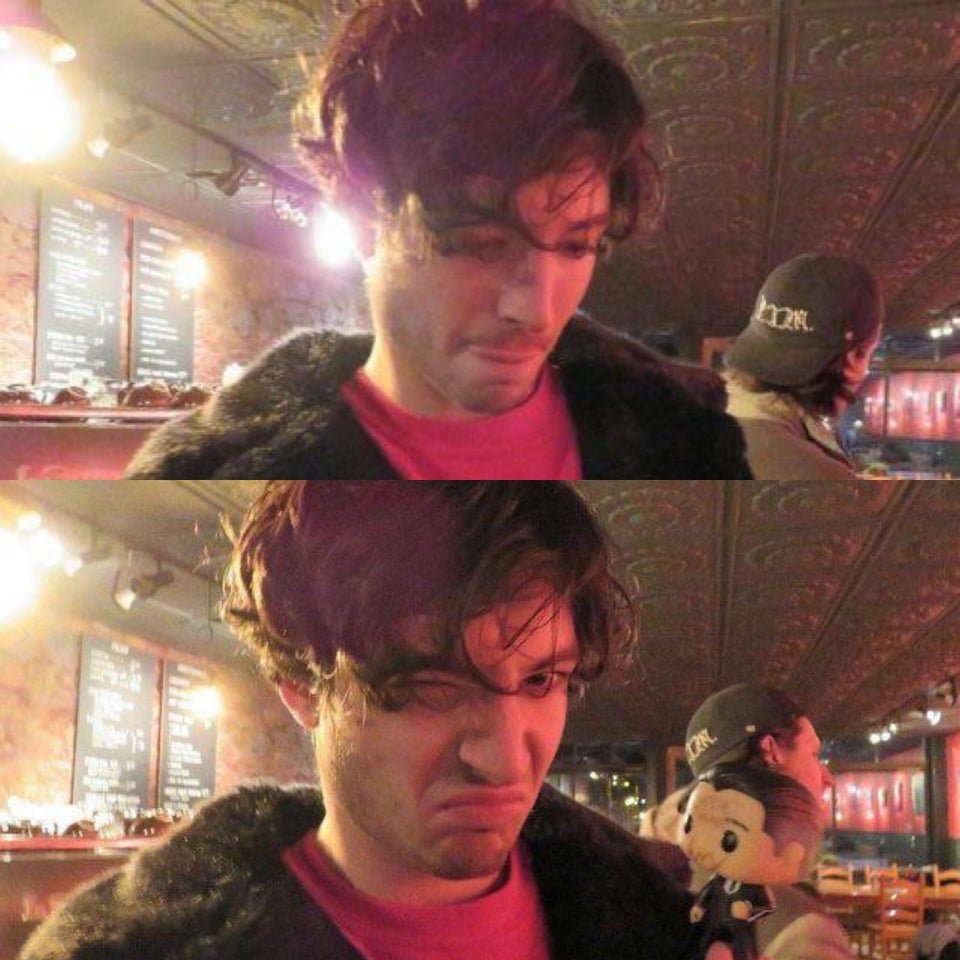 Ezra Miller como Barry Allen