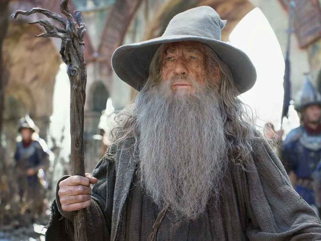 Quem é o mago que aparece em Aneis de Poder?